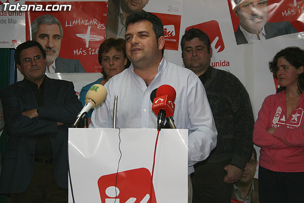 UN GRUPO DE NUEVOS AFILIADOS, JUNTO A GINES CARREÑO Y PEDRO MARTÍNEZ, PIDEN EL VOTO PARA IU, Foto 8