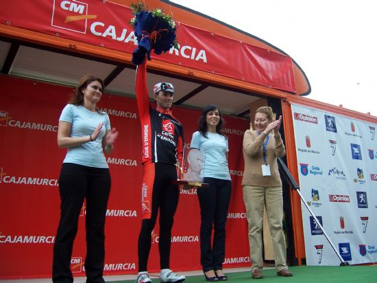 EL CONCEJAL DE DEPORTES ENTREGA EL PREMIO DE LA SEGUNDA ETAPA DE LA VUELTA CICLISTA A LA REGIÓN DE MURCIA A CHECHU RUBIERA, DEL EQUIPO ASTANA (2008), Foto 6
