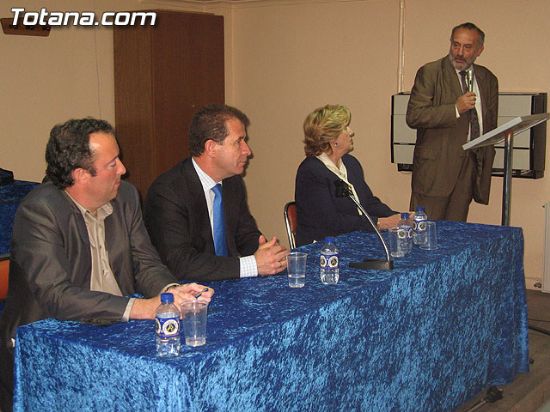 EL PSOE ACUSA AL CONSEJERO DE EDUCACIÓN DE USAR EL DINERO PÚBLICO PARA HACER UN MITIN DEL PP, Foto 1