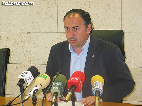 EL PORTAVOZ DEL EQUIPO DE GOBIERNO, JOSÉ ANTONIO VALVERDE REINA, OFRECIÓ UNA RUEDA DE PRENSA PARA INFORMAR DE LOS ASUNTOS TRATADOS EN LA ÚLTIMA JUNTA DE GOBIERNO LOCAL, Foto 1