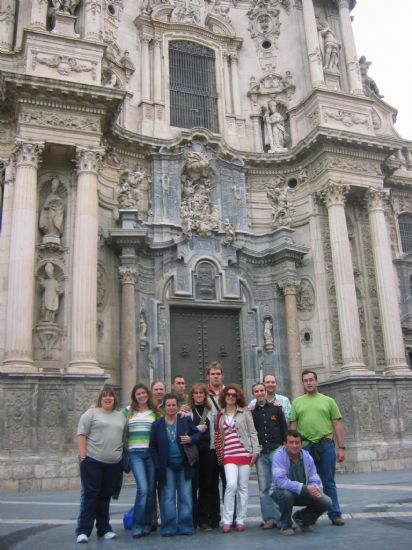 LOS USUARIOS DEL SERVICIO MUNICIPAL DE APOYO PSICOSOCIAL DISFRUTAN DE UN VIAJE EN TREN PARA VISITAR LOS RINCONES MÁS EMBLEMÁTICOS DE LA CAPITAL MURCIANA (2008), Foto 4