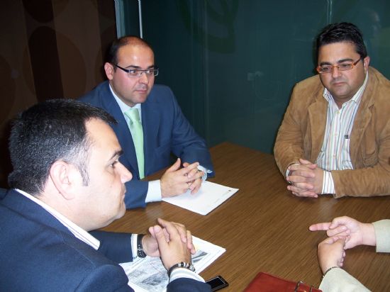 EL ALCALDE DE TOTANA PROPONE UN CALENDARIO DE TRABAJO AL CONSEJERO DE DESARROLLO SOSTENIBLE PARA IR DANDO LOS PASOS QUE PERMITAN LA APROBACIÓN DEFINITIVA DEL PLAN GENERAL DE ORDENACIÓN MUNICIPAL (2008), Foto 3