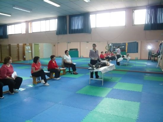 ORGANIZAN UN TALLER DE PREVENCIÓN DE SALUD PÚBLICA PARA MUJERES CON EL FIN DE PREVENIR LESIONES PROPIAS EN EL HOGAR, Foto 4