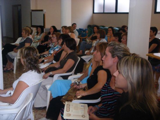 EL CURSO DE “CUIDADOS INTEGRALES EN LAS PERSONAS MAYORES DEPENDIENTES”, ORGANIZADO POR SALUS INFIRMORUM, SE CLAUSURA CON LA PARTICIPACIÓN DE CASI MEDIO CENTENAR DE PERSONAS ANTE LA PRESENCIA DEL ALCALDE, Foto 6