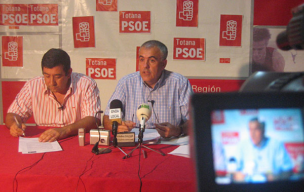 EL PSOE ACUSA AL PP DE HURTAR EL DEBATE DE LOS PRESUPUESTOS DEL AÑO 2005, Foto 1