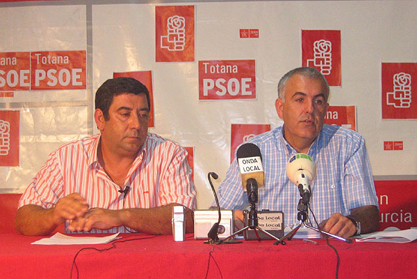 EL PSOE ACUSA AL PP DE HURTAR EL DEBATE DE LOS PRESUPUESTOS DEL AÑO 2005, Foto 2