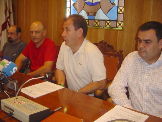 EL AYUNTAMIENTO SUSCRIBE UN CONVENIO DE COLABORACIÓN CON LA ASOCIACIÓN DE FONTANEROS PARA EL FOMENTO DE ACTUACIONES EN EL SECTOR PROFESIONAL, Foto 1