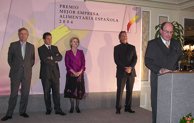 ALCALDE ACOMPAÑA A LA COOPERATIVA AGRARIA DE TOTANA AL ACTO DE RECEPCIÓN DEL PREMIO A LA MEJOR EMPRESA ALIMENTARIA ESPAÑOLA 2004 DEL MINISTERIO DE AGRICULTURA, Foto 1