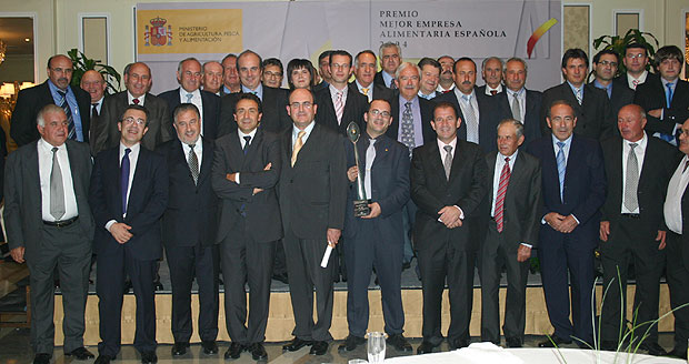 ALCALDE ACOMPAÑA A LA COOPERATIVA AGRARIA DE TOTANA AL ACTO DE RECEPCIÓN DEL PREMIO A LA MEJOR EMPRESA ALIMENTARIA ESPAÑOLA 2004 DEL MINISTERIO DE AGRICULTURA, Foto 2