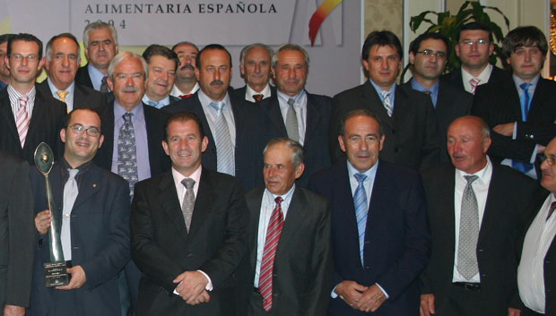 ALCALDE ACOMPAÑA A LA COOPERATIVA AGRARIA DE TOTANA AL ACTO DE RECEPCIÓN DEL PREMIO A LA MEJOR EMPRESA ALIMENTARIA ESPAÑOLA 2004 DEL MINISTERIO DE AGRICULTURA, Foto 4