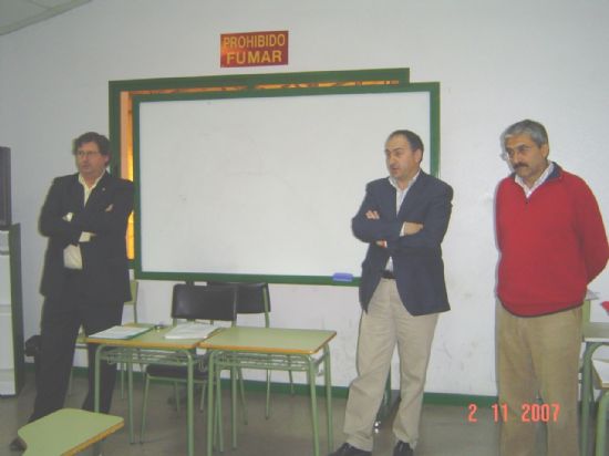 UN TOTAL DE 20 ALUMNOS DE TRES MUNICIPIOS PARTICIPAN EN EL CURSO MONITOR DE BALONCESTO QUE SE CELEBRA EN LA SALA ESCOLAR DE TOTANA HASTA EL DÍA 18 DE ESTE MES (2007), Foto 2