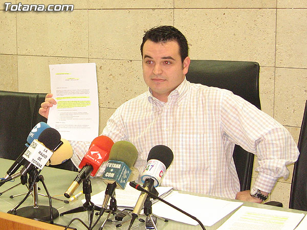 EL CONCEJAL DE HACIENDA DEFIENDE LAS MEDIDAS FISCALES ADOPTADAS POR EL CONSISTORIO COMO LA CONGELACIÓN DE LOS IMPUESTOS Y LA REBAJA DEL IBI, Foto 1