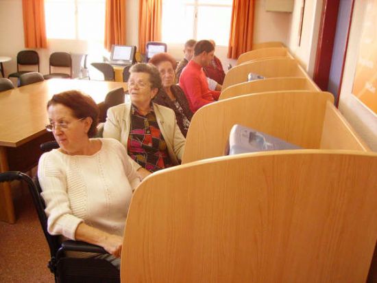 EL CENTRO MUNICIPAL DE PERSONAS MAYORES PONE EN MARCHA EL TALLER DE INICIACIÓN A LAS NUEVAS TECNOLOGÍAS Y SUS USUARIOS PARTICIPAN EN UN PROGRAMA EMITIDO EN “LAS MAÑANAS DE LA 7”, Foto 2