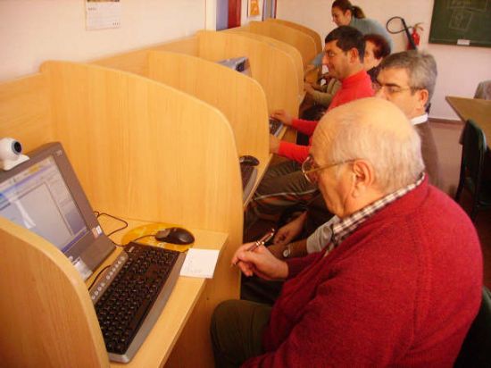 EL CENTRO MUNICIPAL DE PERSONAS MAYORES PONE EN MARCHA EL TALLER DE INICIACIÓN A LAS NUEVAS TECNOLOGÍAS Y SUS USUARIOS PARTICIPAN EN UN PROGRAMA EMITIDO EN “LAS MAÑANAS DE LA 7”, Foto 5