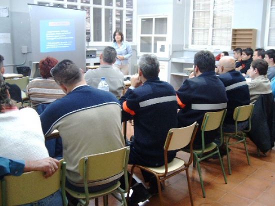 UNA TREINTENA DE VOLUNTARIOS DE PROTECCIÓN CIVIL PARTICIPAN EN EL CURSO “LA POBLACIÓN EN EMERGENCIAS” QUE ORGANIZA LA COMUNIDAD AUTÓNOMA EN TOTANA , Foto 1