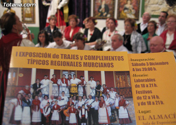 SE INAUGURA LA MUESTRA DE PINTURAS DE LA ASOCIACIÓN CON-TRASTE EN LA SALA GREGORIO CEBRIÁN Y LA I EXPOSICIÓN DE TRAJES Y COMPLEMENTOS TÍPICOS REGIONALES MURCIANOS EN EL ALMACÉN, Foto 2