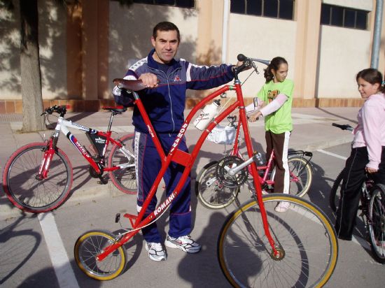 MÁS 800 PERSONAS PARTICIPAN EN EL “DÍA DE LA BICICLETA” DENTRO DE LAS VI JORNADAS DE PROMOCIÓN DE LA SALUD DE TOTANA, Foto 2