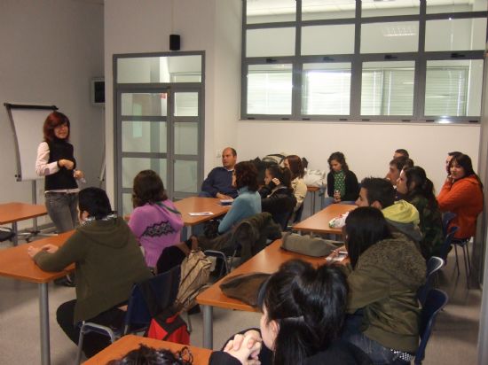 ALUMNOS DEL IES “SAN JUAN BOSCO” DE LORCA VISITAN EL CENTRO DE DESARROLLO LOCAL CON EL FIN DE CONOCER ESTAS INSTALACIONES PÚBLICAS (2007), Foto 2