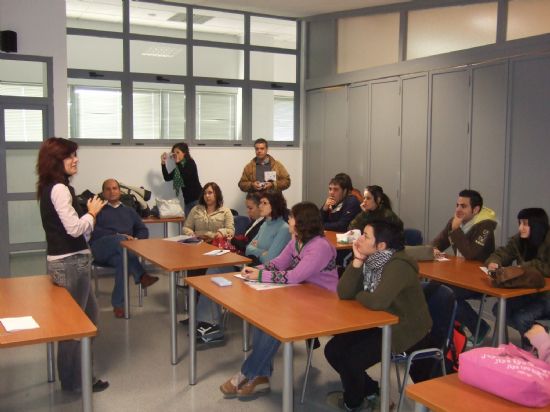 ALUMNOS DEL IES “SAN JUAN BOSCO” DE LORCA VISITAN EL CENTRO DE DESARROLLO LOCAL CON EL FIN DE CONOCER ESTAS INSTALACIONES PÚBLICAS (2007), Foto 3