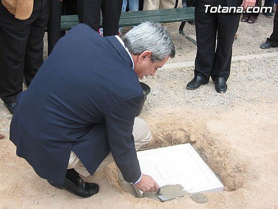 SE COLOCA LA PRIMERA PIEDRA DEL CENTRO MUNICIPAL DE PERSONAS MAYORES EN EL PARETÓN, CON UN PRESUPUESTO DE 220.000 EUROS, Foto 1
