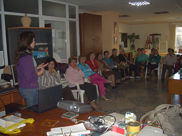 LAS AMAS DE CASA “LAS TRES AVE MARIAS” ABREN SUS PUERTAS AL PROGRAMA DE TELEASISTENCIA, Foto 1
