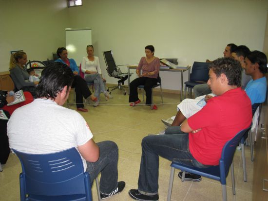 “EL CANDIL” COMIENZA EL TALLER FORMATIVO “TÉCNICAS DE BUSQUEDA DE EMPLEO”, DIRIGIDO A PERSONAS CON DIFICULTAD PARA SU INSERCIÓN LABORAL, CON LA PARTICIPAICÓN DE 16 PERSONAS (2008), Foto 3