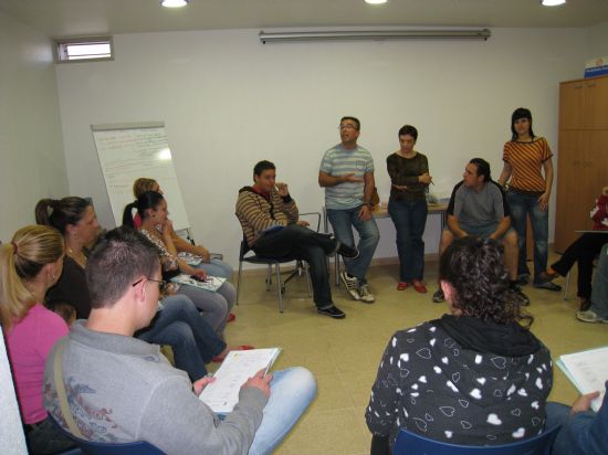“EL CANDIL” COMIENZA EL TALLER FORMATIVO “TÉCNICAS DE BUSQUEDA DE EMPLEO”, DIRIGIDO A PERSONAS CON DIFICULTAD PARA SU INSERCIÓN LABORAL, CON LA PARTICIPAICÓN DE 16 PERSONAS (2008), Foto 4