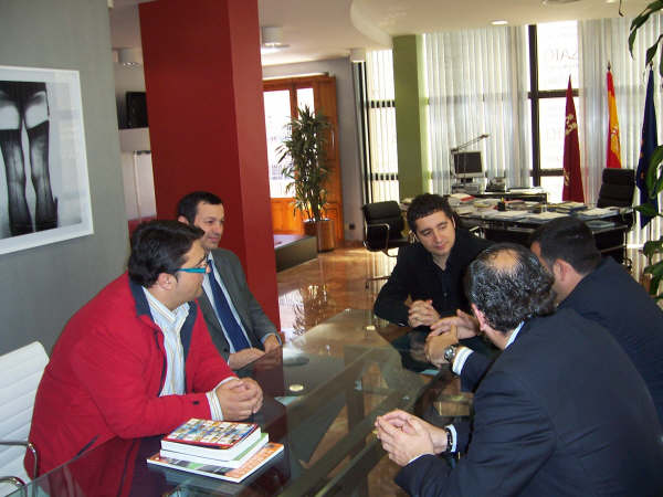 LA PEÑA BARCELONISTA DE TOTANA CUENTA CON EL RESPALDO INSTITUCIONAL REGIONAL PARA LA ORGANIZACIÓN DE LA XXXII TROBADA MUNDIAL DEL F.C. BARCELONA, Foto 2