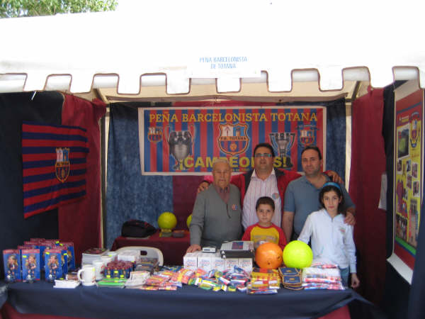 MÉXICO ENTREGA A LA PEÑA BARCELONISTA DE TOTANA UNA MEMORIA CON LAS ACTIVIDADES REALIZADAS A TRAVÉS DE LOS REGALOS DONADOS POR ESTA ORGANIZACIÓN, Foto 2