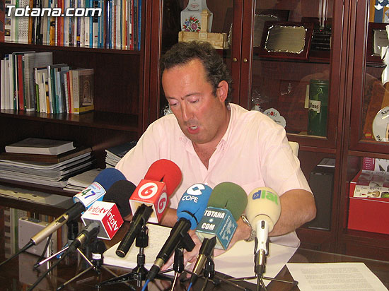 EL CONCEJAL DE EDUCACIÓN NIEGA QUE SE BENEFICIE A LA ASOCIACIÓN “DELTRAJÍN TEATRO” Y ATRIBUYE EL AUMENTO DE AYUDAS AL INCREMENTO DE ACTIVIDADES Y ALUMNOS TRAS IMPLANTAR JORNADA CONTINUA EN CENTROS ESCOLARES DE TOTANA, Foto 1