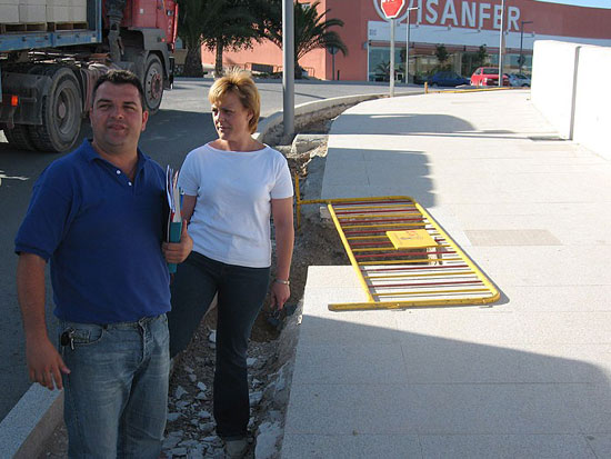 EL GRUPO MUNICIPAL DE IU INFORMA QUE VAN A ELEVAR AL PLENO UNA PROPUESTA PARA QUE EL CONCEJAL DELEGADO DE OBRAS Y SERVICIOS A LA CIUDAD DE EXPLICACIONES SOBRE LA FINALIZACIÓN DE LAS OBRAS DE LA AVENIDA JUAN CARLOS I DE TOTANA, Foto 1