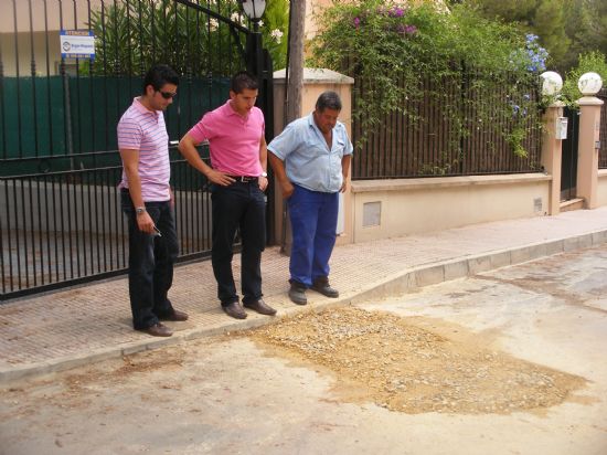 SE REANUDA EL SERVICIO DE SUMINISTRO DE AGUA POTABLE EN LAS VIVIENDAS DE LA URBANIZACIÓN “LA CHARCA” TRAS LOS CORTES REGISTRADOS POR LOS PROBLEMAS DE CALCIFICACIÓN QUE AFECTABAN A LA RED DE ABASTECIMIENTO DE LA ZONA, Foto 1