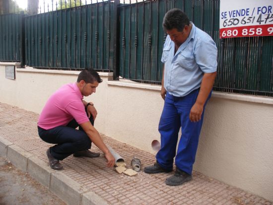 SE REANUDA EL SERVICIO DE SUMINISTRO DE AGUA POTABLE EN LAS VIVIENDAS DE LA URBANIZACIÓN “LA CHARCA” TRAS LOS CORTES REGISTRADOS POR LOS PROBLEMAS DE CALCIFICACIÓN QUE AFECTABAN A LA RED DE ABASTECIMIENTO DE LA ZONA, Foto 2