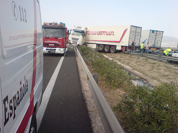 LA TERCERA FASE DE LA OPERACIÓN SALIDA DE AGOSTO SE SALDA CON VARIOS ACCIDENTES EN EL VALLE DEL GUADALENTIN, Foto 1