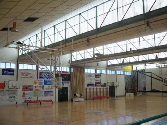 SE INICIAN LAS OBRAS DE REPARACIÓN DE LA CUBIERTA DEL PAVIMENTO DE MADERA DEL PABELLÓN MUNICIPAL DE DEPORTES “MANOLO IBÁÑEZ”, Foto 1