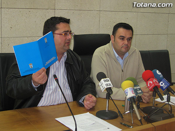 EL CONCEJAL DE URBANISMO Y EL PORTAVOZ DEL GRUPO MUNICIPAL POPULAR  OFRECIERON UNA RUEDA DE PRENSA PARA EXPLICAR LO OCURRIDO EN LA REUNIÓN DEL CONSEJO DE PARTICIPACIÓN CIUDADANA CELEBRADA ANOCHE EN LA CÁRCEL, Foto 1