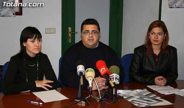 “EL CANDIL” PRESENTA SU NUEVO PROYECTO “LABOR: UN PASO A LA EMPLEABILIDAD”, QUE PRETENDE INFORMAR, FORMAR Y ORIENTAR A PERSONAS DESEMPLEADAS CON LA PUESTA EN MARCHA DE DOS CURSOS FORMATIVOS, Foto 3