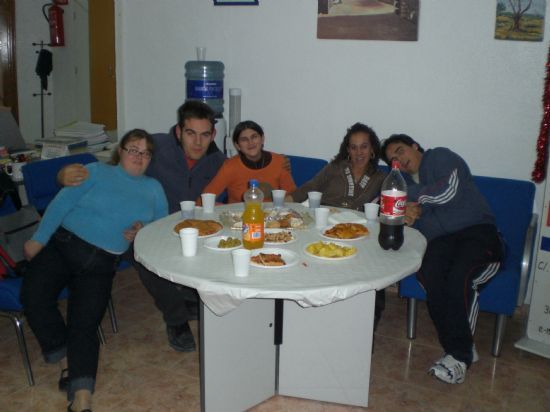 LA CONCEJALÍA DE EDUCACIÓN Y LA ASOCIACIÓN DE DISCAPACITADOS FÍSICOS DE TOTANA, MIFITO, SUSCRIBIRÁN UN CONVENIO DE COLABORACIÓN PARA LA REALIZACIÓN DE TALLERES DE MANUALIDADES EN LOS DISTINTOS CENTROS EDUCATIVOS DE LA LOCALIDAD (2008), Foto 1