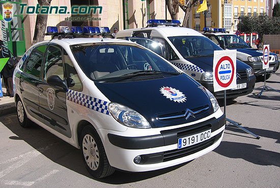 ALCALDE ENTREGA AL SARGENTO UN NUEVO VEHÍCULO FURGONETA PARA USO DE LA POLICÍA LOCAL   , Foto 4