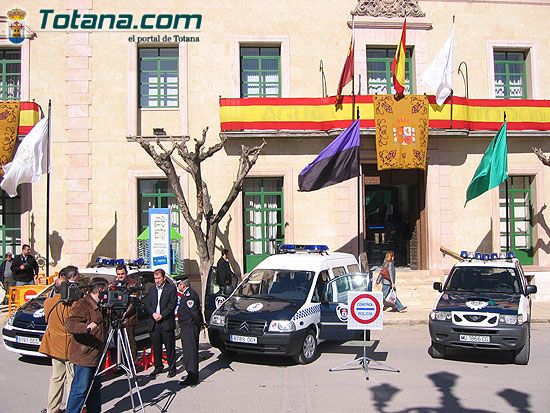 ALCALDE ENTREGA AL SARGENTO UN NUEVO VEHÍCULO FURGONETA PARA USO DE LA POLICÍA LOCAL   , Foto 5