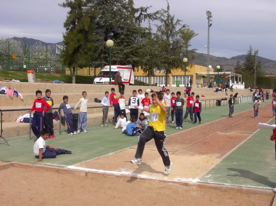 LA JORNADA DE ATLETISMO ESCOLAR ORGANIZADA POR LA CONCEJALIA DE DEPORTES REUNIÓ A 15O ESCOLARES DE LOS DIFERENTES CENTROS DE ENSEÑANZA EN EL POLIDEPORTIVO MUNICIPAL   , Foto 2