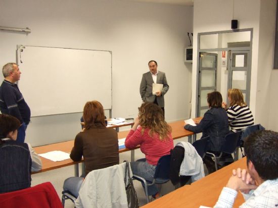 INAUGURAN EL CURSO DE TREINTA HORAS DE “INGLÉS BÁSICO”, DIRIGIDO A TRABAJADORES EN ACTIVO Y AUTÓNOMOS (2008), Foto 1