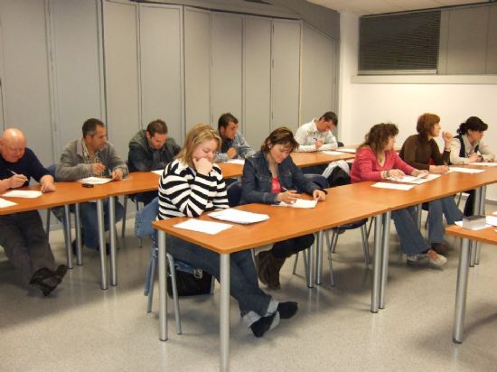 INAUGURAN EL CURSO DE TREINTA HORAS DE “INGLÉS BÁSICO”, DIRIGIDO A TRABAJADORES EN ACTIVO Y AUTÓNOMOS (2008), Foto 2