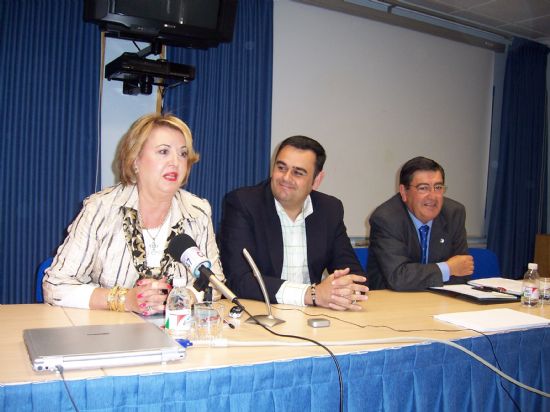 EL ALCALDE DE TOTANA Y LA DIRECTORA GENERAL DE PERSONAS CON DISCAPACIDAD CLAUSURAN LA XXXII ASAMBLEA GENERAL DE LA ASOCIACIÓN REGIONAL MURCIANA DE HEMOFILIA EN “LA CHARCA” (2008), Foto 1