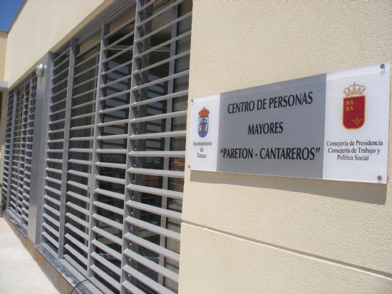 AUTORIDADES REGIONALES Y LOCALES INAUGURAN EL NUEVO CENTRO MUNICIPAL PARA PERSONAS MAYORES DE LA PEDANÍA DE EL PARETÓN, Foto 2