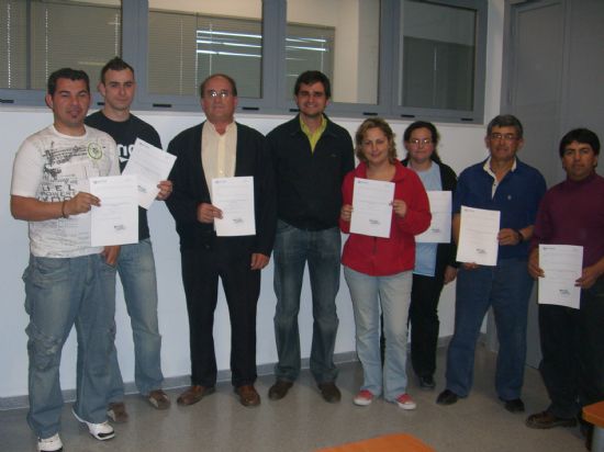 SE CLASURA EL CURSO “BÁSICO DE PREVENCIÓN DE RIESGOS LABORALES”, QUE SE HA DESARROLLADO EN EL CENTRO DE DESARROLLO LOCAL, DIRIGIDO A TRABAJADORES EN ACTIVO Y AUTÓNOMOS (2008), Foto 2