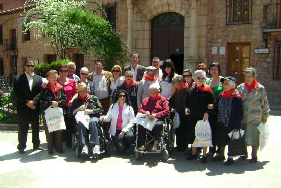 CERCA DE 200 PERSONAS PARTICIPAN EN UNA CONVIVENCIA, ORGANIZADA POR LA ASOCIACIÓN “MENSAJEROS DE LA PAZ DE MURCIA”, QUE TUVO LUGAR EN EL SANTUARIO DE LA SANTA (2008), Foto 4