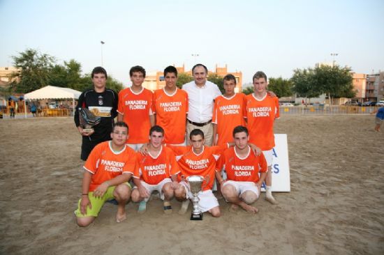 EL EQUIPO “PANADERÍA FLORIDA” SE PROCLAMA CAMPEÓN DEL TORNEO DE FÚTBOL PLAYA JUVENIL ORGANIZADO POR LA CONCEJALÍA DE DEPORTES, Foto 1