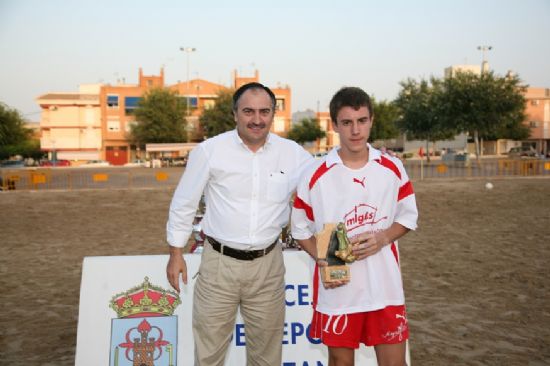 EL EQUIPO “PANADERÍA FLORIDA” SE PROCLAMA CAMPEÓN DEL TORNEO DE FÚTBOL PLAYA JUVENIL ORGANIZADO POR LA CONCEJALÍA DE DEPORTES, Foto 3
