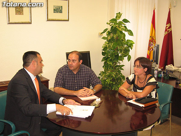 LA CONSEJERÍA DE DESARROLLO SOSTENIBLE ADQUIRIRÁ LA FINCA DE CAMPIX Y COFINANCIARÁ LA CONSTRUCCIÓN DE UNA SENDA PEATONAL DESDE TOTANA HASTA EL SANTUARIO DE LA SANTA (2007), Foto 1